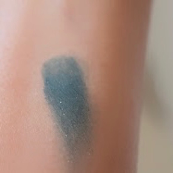 NARS eyeshadow in Tropic - Picture 6 of 10